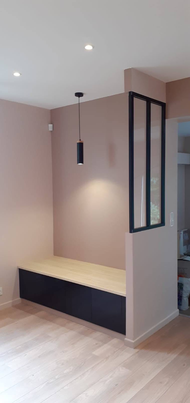 Aménagement intérieur et éléments de menuiserie sur mesure.